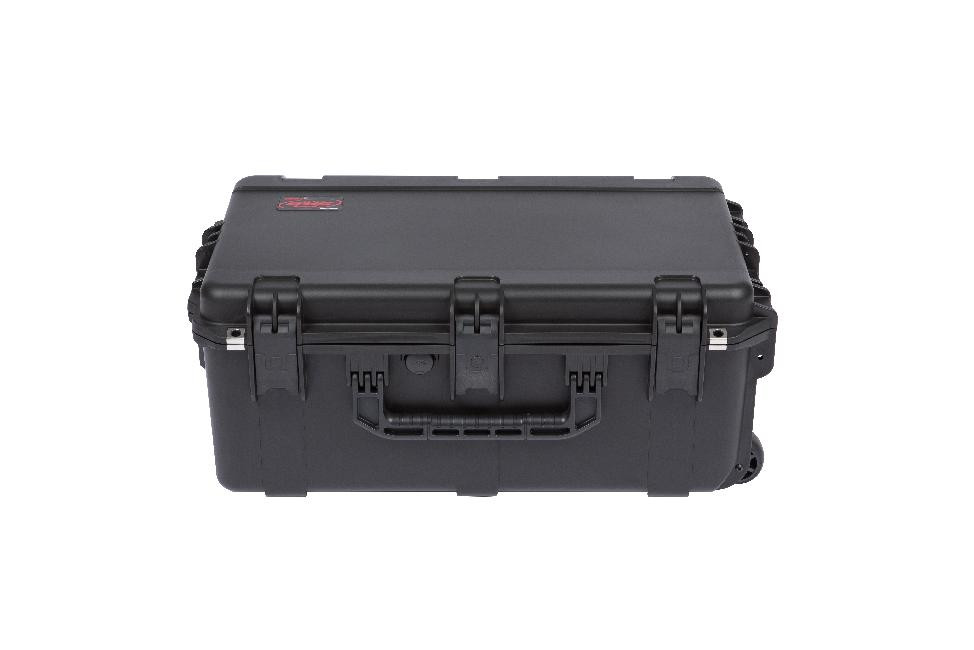 3i-2615-10b-c-skb-case-waterproof-black-wheels-pull-handle-front-closed